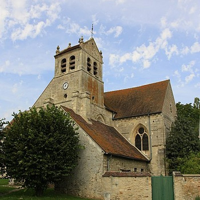 Photo de Église Saint-Romain de Wy-dit-Joli-Village et une croix