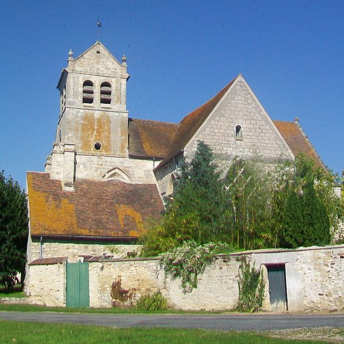 Photo de Église Saint-Romain de Wy-dit-Joli-Village et une croix