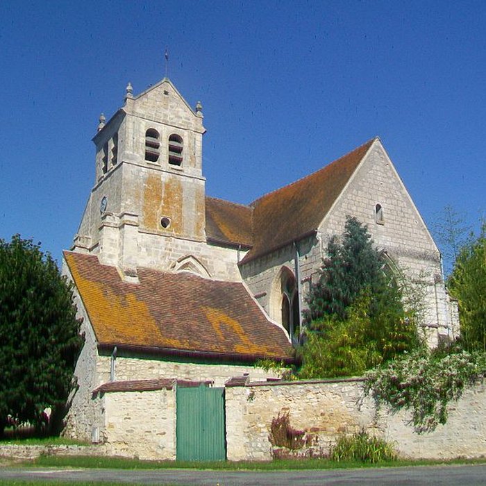 Photo de Église Saint-Romain de Wy-dit-Joli-Village et une croix