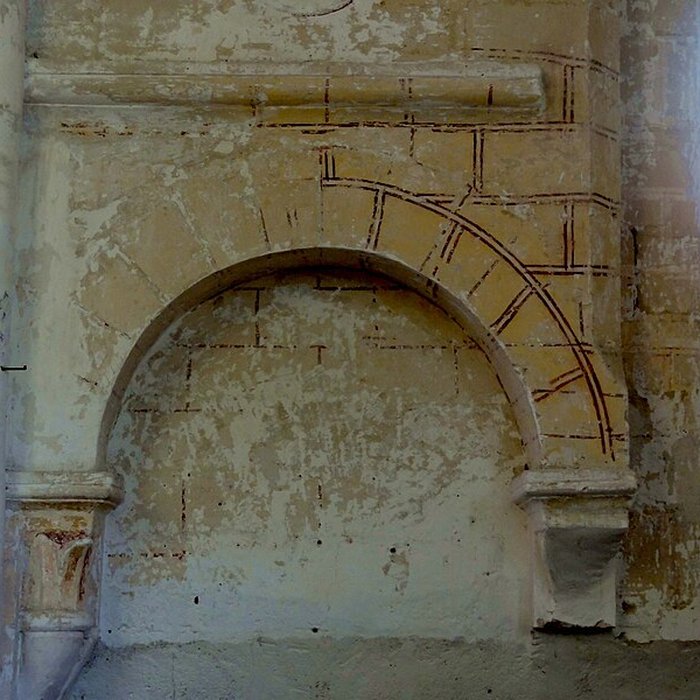Photo de Église Saint-Romain de Wy-dit-Joli-Village et une croix