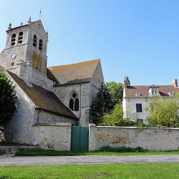 Église Saint-Romain de Wy-dit-Joli-Village et une croix