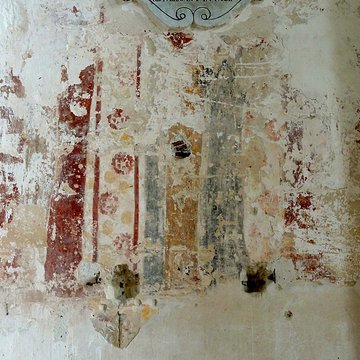 Église Saint-Romain de Wy-dit-Joli-Village et une croix