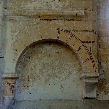 Église Saint-Romain de Wy-dit-Joli-Village et une croix