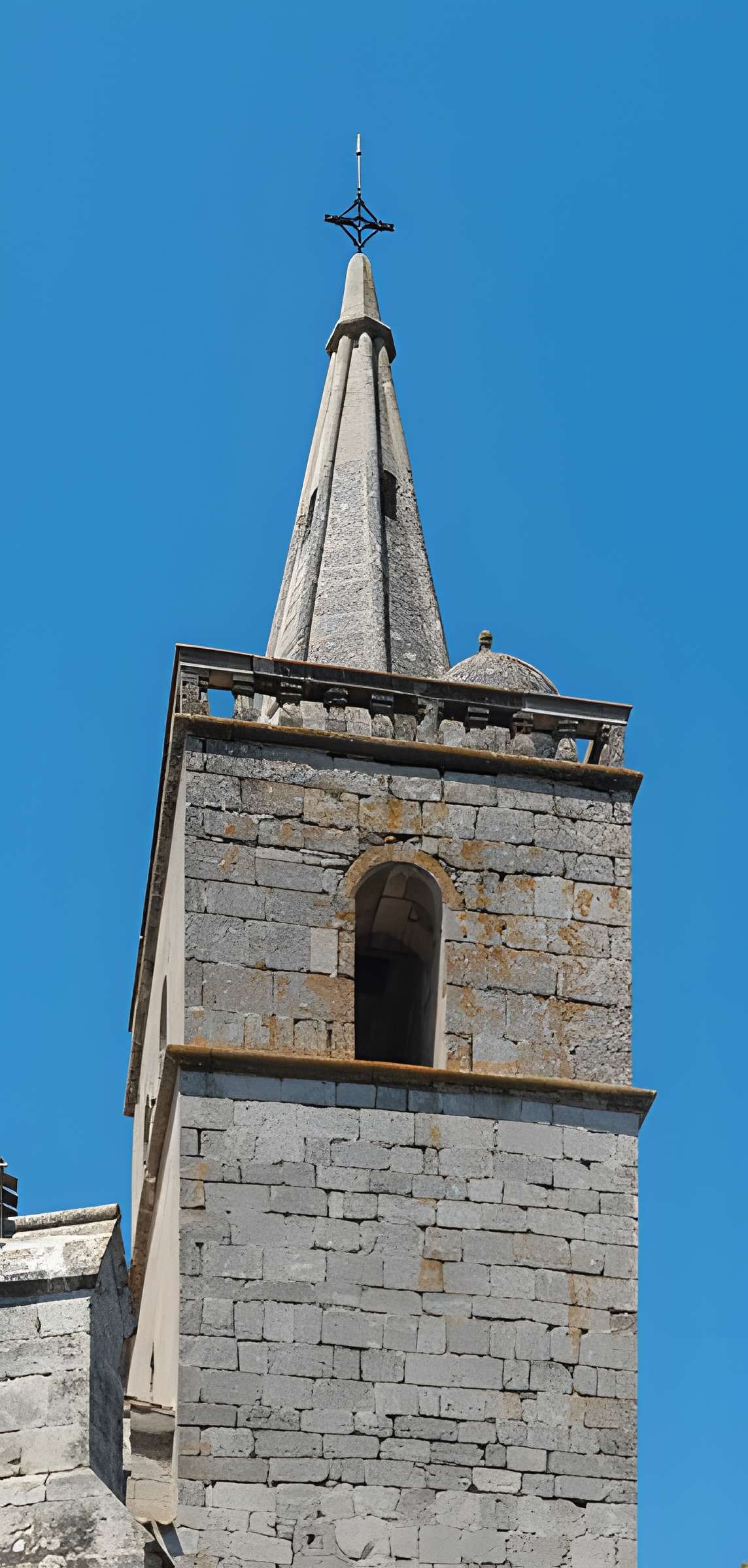 Église Saint-Saturnin de Nissan-lez-Enserune