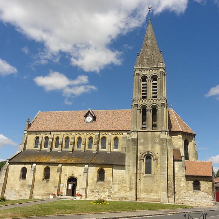 Photo de Église Saint-Symphorien de Nesles-la-Vallée et croix