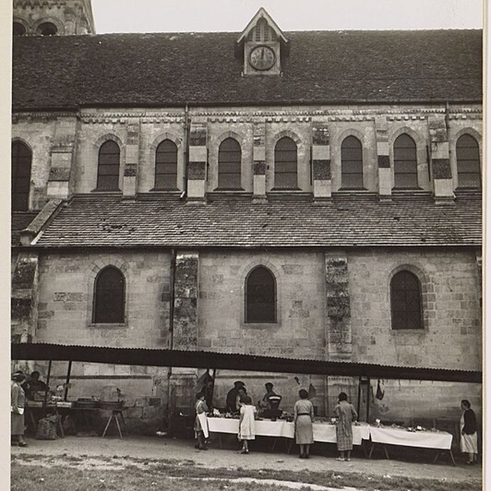 Photo de Église Saint-Symphorien de Nesles-la-Vallée et croix