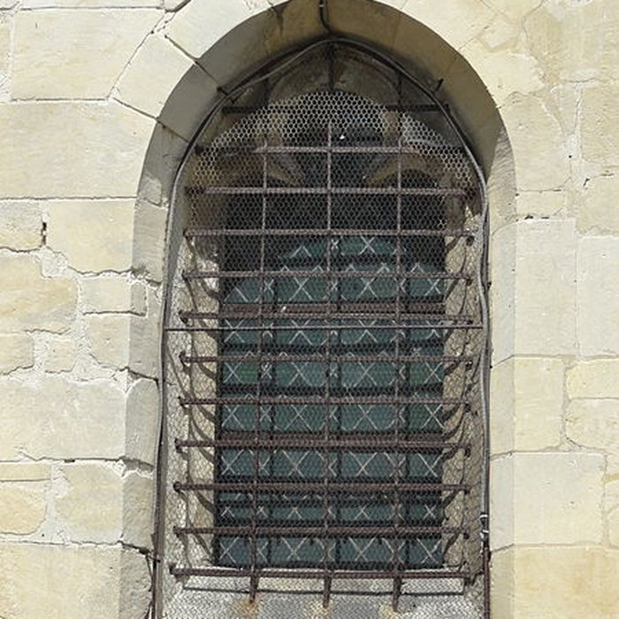 Photo de Église Saint-Symphorien de Nesles-la-Vallée et croix
