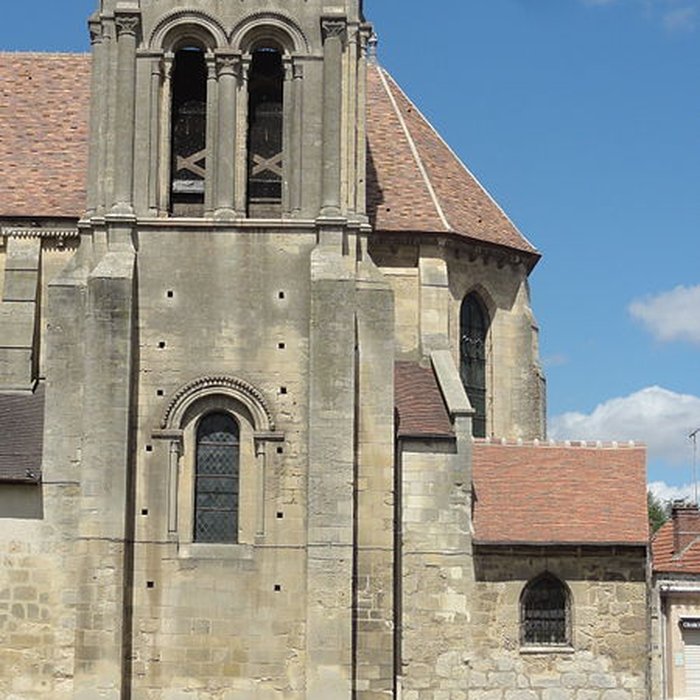 Photo de Église Saint-Symphorien de Nesles-la-Vallée et croix