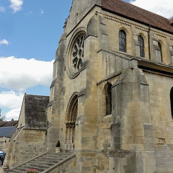 Photo de Église Saint-Symphorien de Nesles-la-Vallée et croix