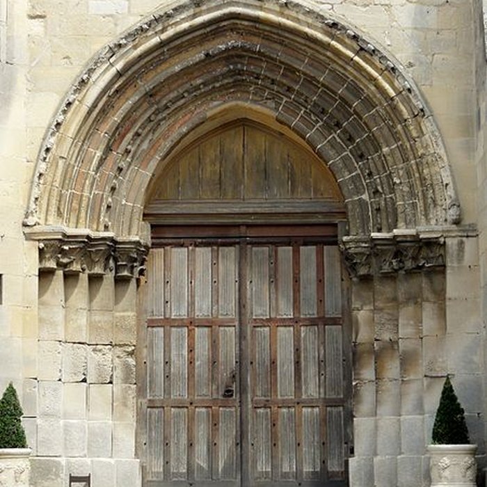 Photo de Église Saint-Symphorien de Nesles-la-Vallée et croix