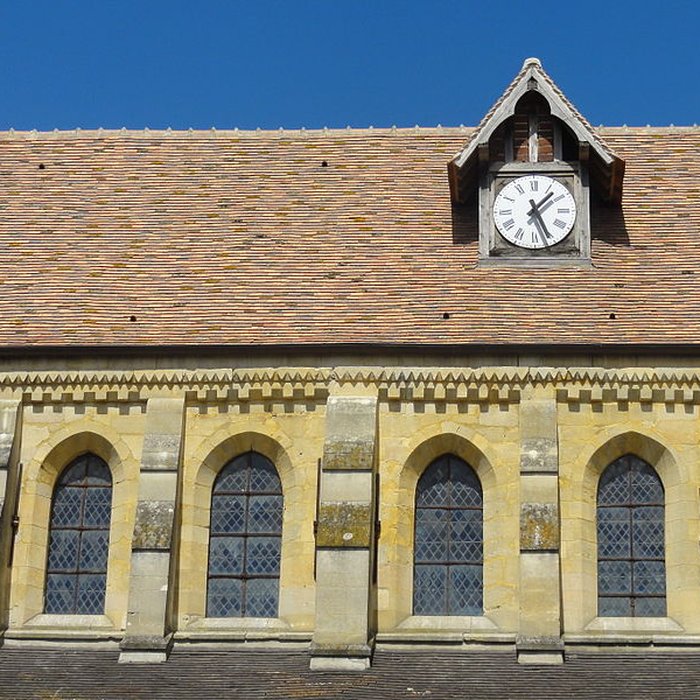 Photo de Église Saint-Symphorien de Nesles-la-Vallée et croix