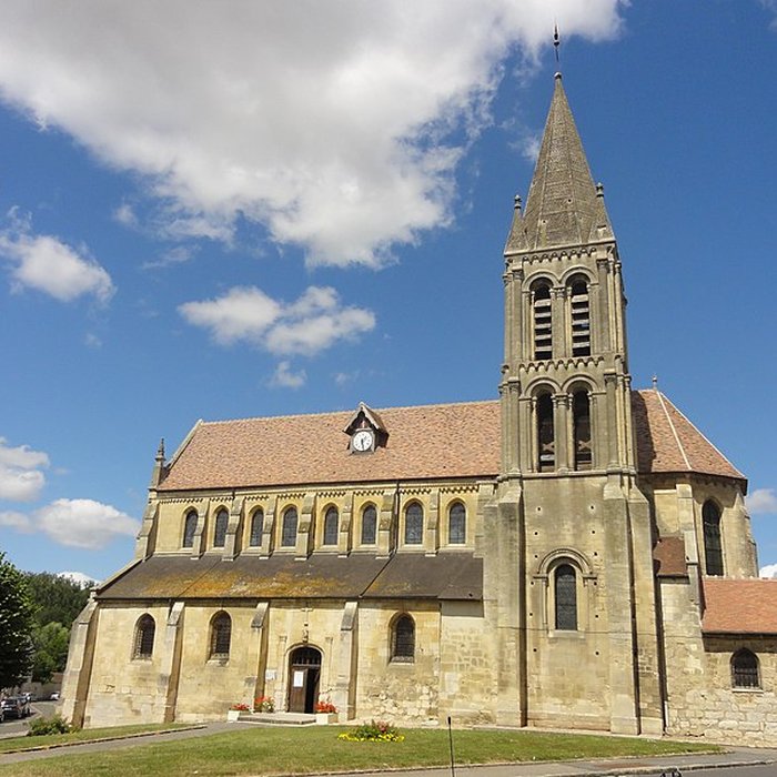 Photo de Église Saint-Symphorien de Nesles-la-Vallée et croix
