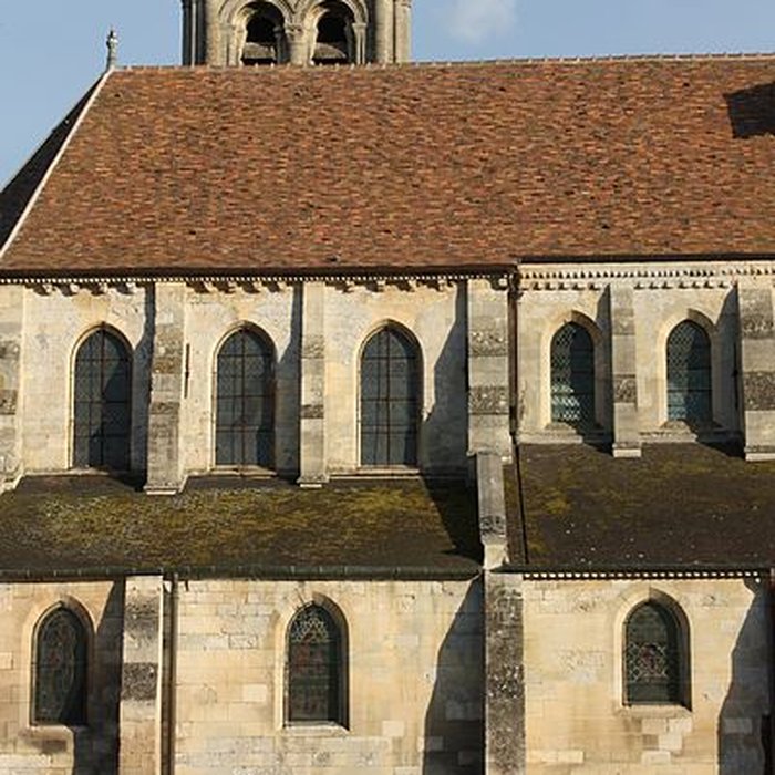 Photo de Église Saint-Symphorien de Nesles-la-Vallée et croix