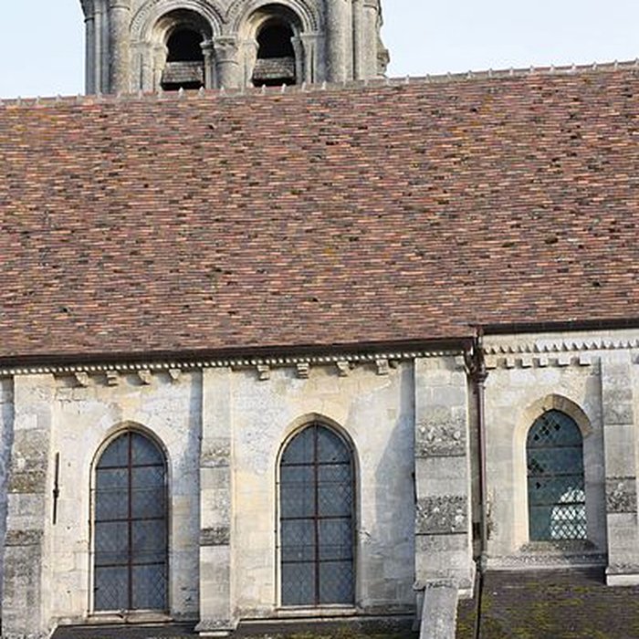 Photo de Église Saint-Symphorien de Nesles-la-Vallée et croix