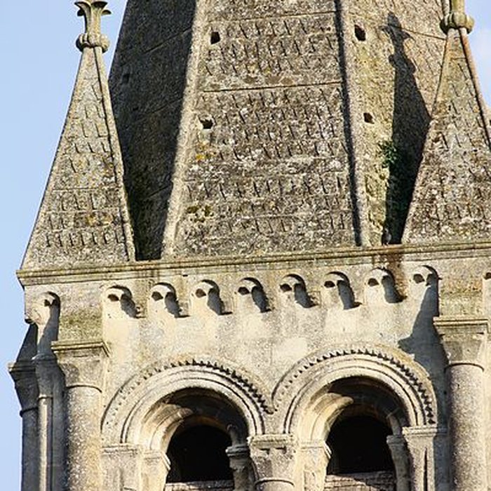 Photo de Église Saint-Symphorien de Nesles-la-Vallée et croix