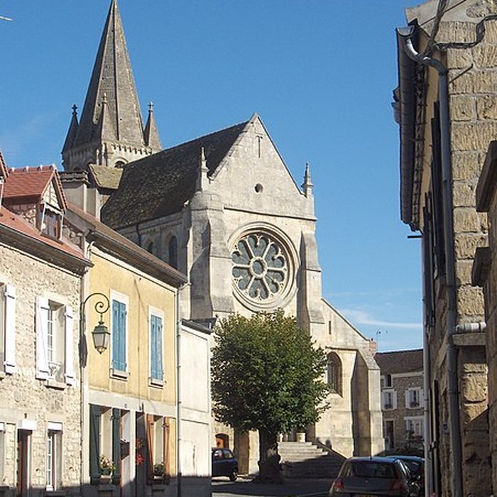 Photo de Église Saint-Symphorien de Nesles-la-Vallée et croix
