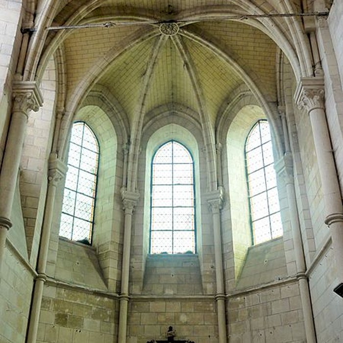 Photo de Église Saint-Symphorien de Nesles-la-Vallée et croix