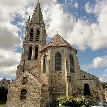 Église Saint-Symphorien de Nesles-la-Vallée et croix