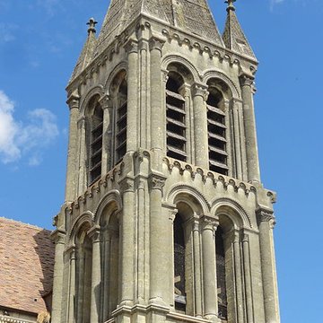 Église Saint-Symphorien de Nesles-la-Vallée et croix