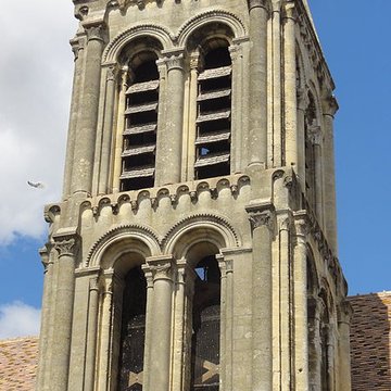 Église Saint-Symphorien de Nesles-la-Vallée et croix