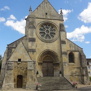 Église Saint-Symphorien de Nesles-la-Vallée et croix