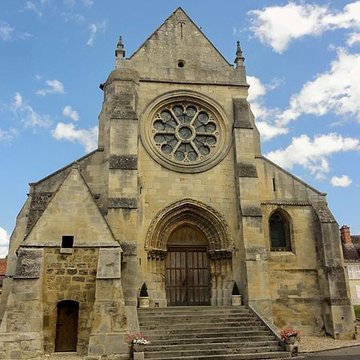 Église Saint-Symphorien de Nesles-la-Vallée et croix