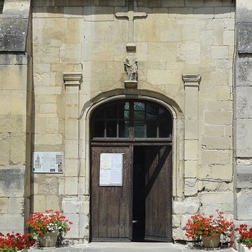 Église Saint-Symphorien de Nesles-la-Vallée et croix