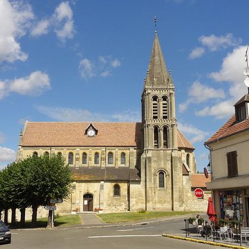 Église Saint-Symphorien de Nesles-la-Vallée et croix