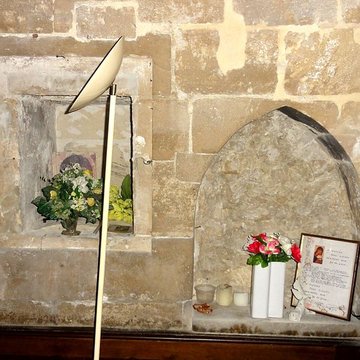 Église Saint-Symphorien de Nesles-la-Vallée et croix