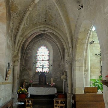 Église Saint-Symphorien de Nesles-la-Vallée et croix