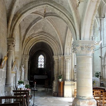 Église Saint-Symphorien de Nesles-la-Vallée et croix