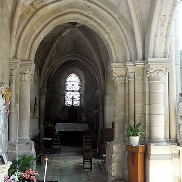 Église Saint-Symphorien de Nesles-la-Vallée et croix