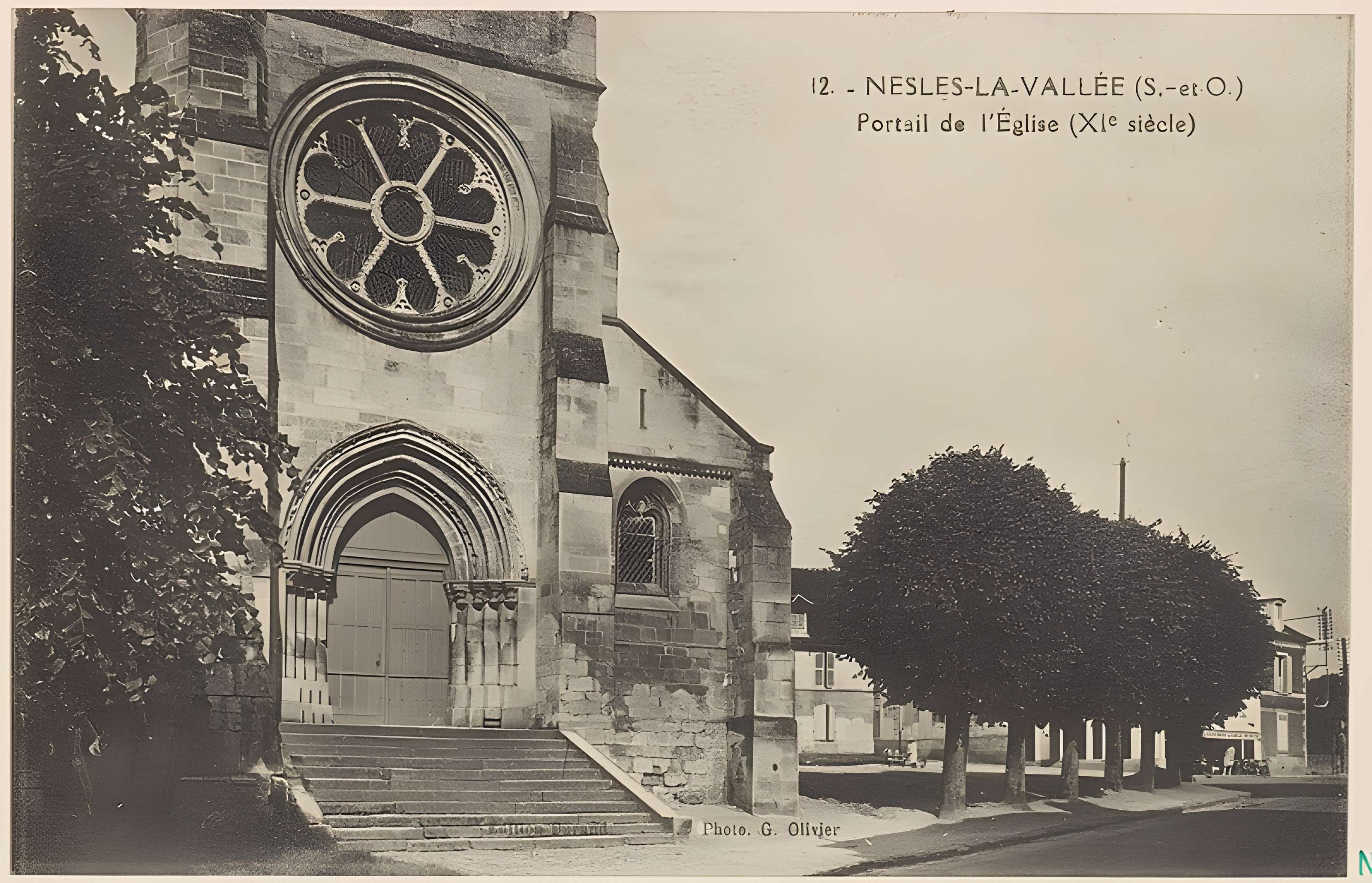 Église Saint-Symphorien de Nesles-la-Vallée et croix