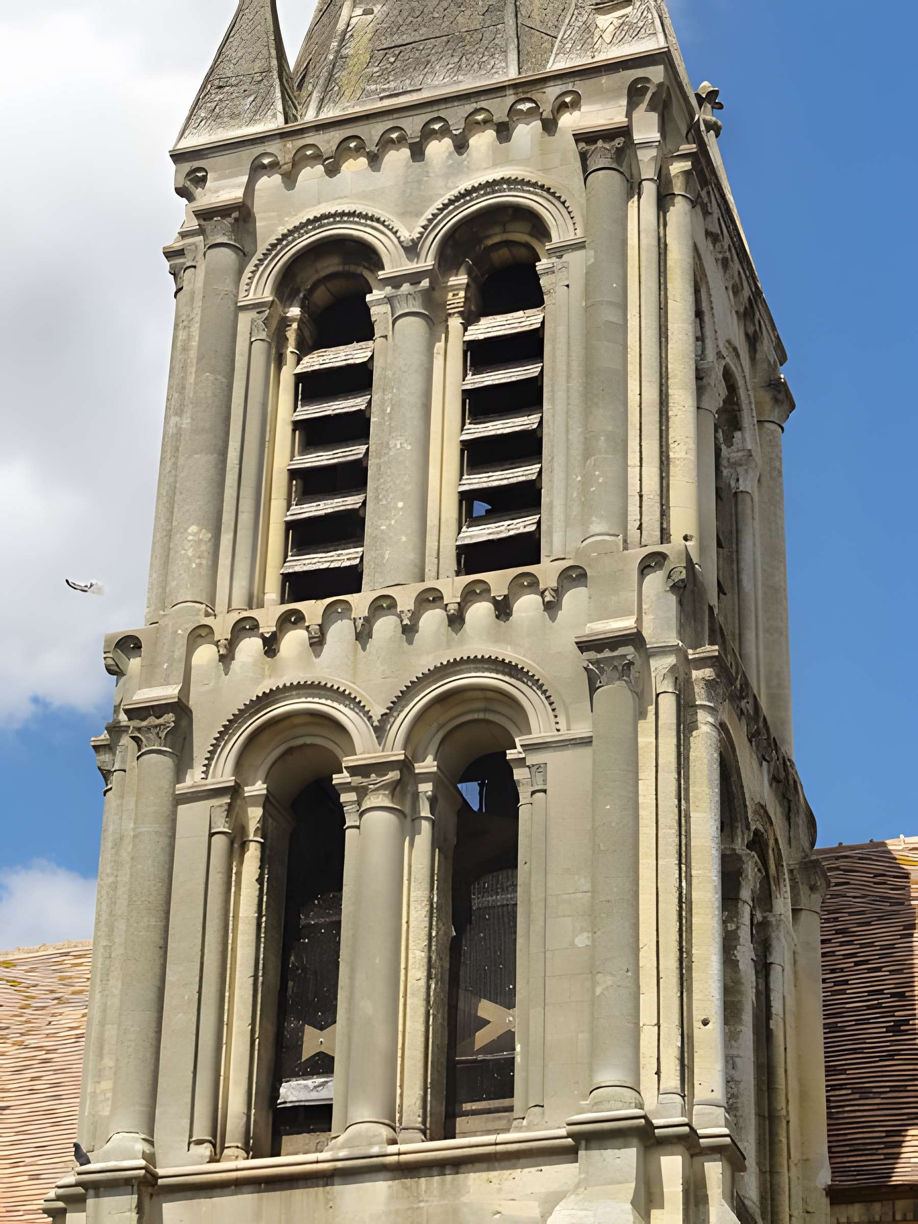 Église Saint-Symphorien de Nesles-la-Vallée et croix