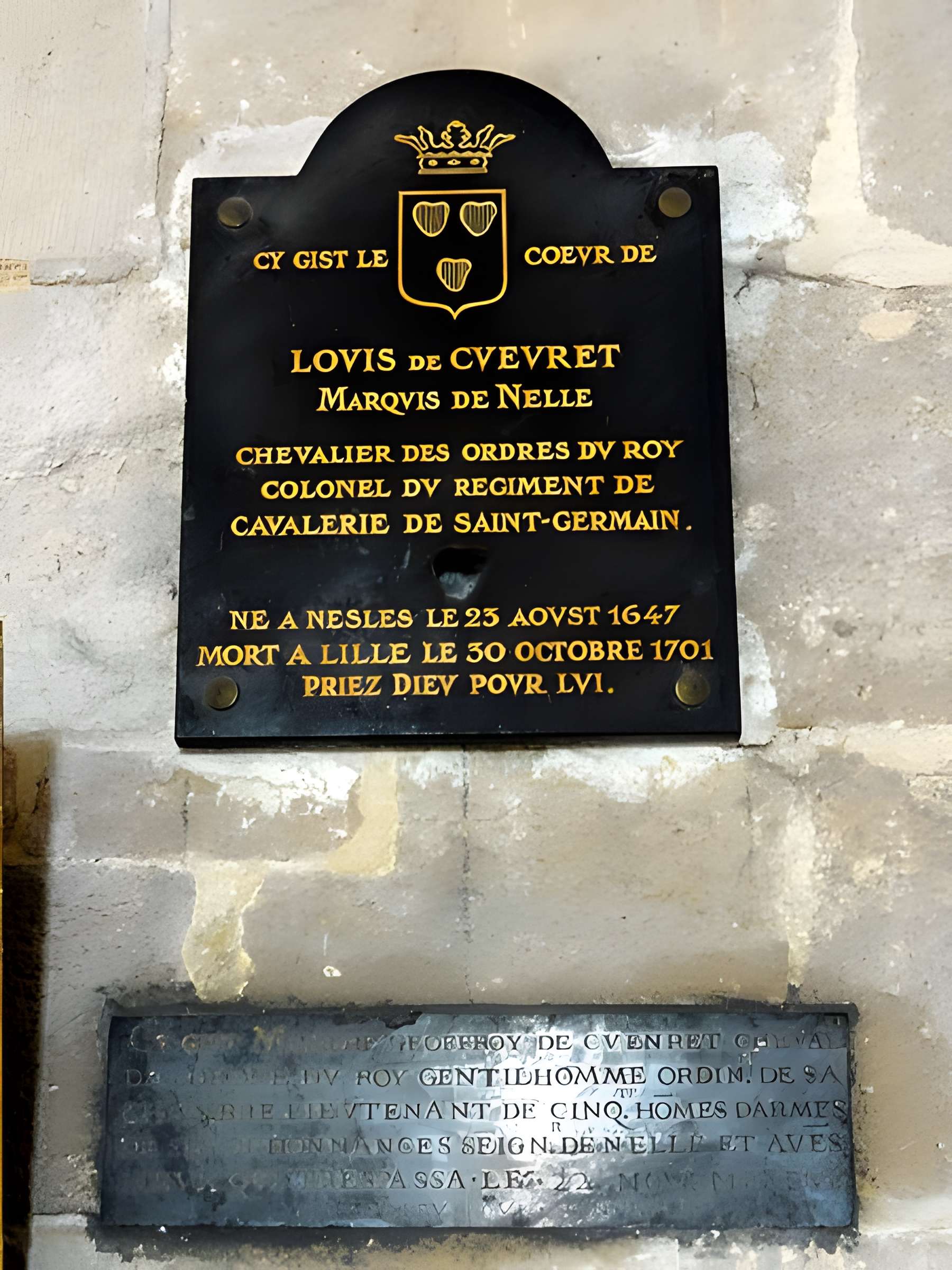 Église Saint-Symphorien de Nesles-la-Vallée et croix