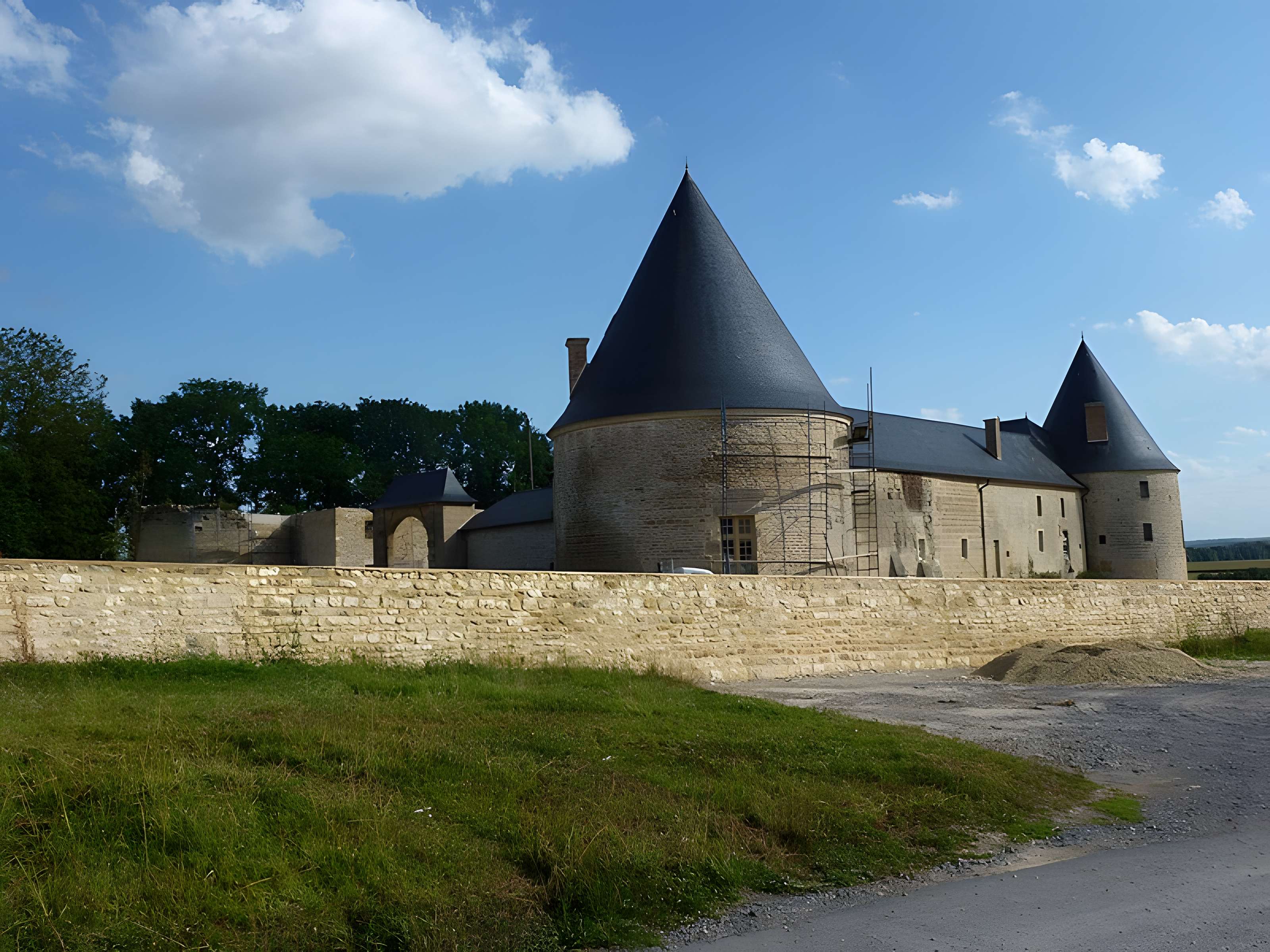 Ferme fortifiée de Charbogne