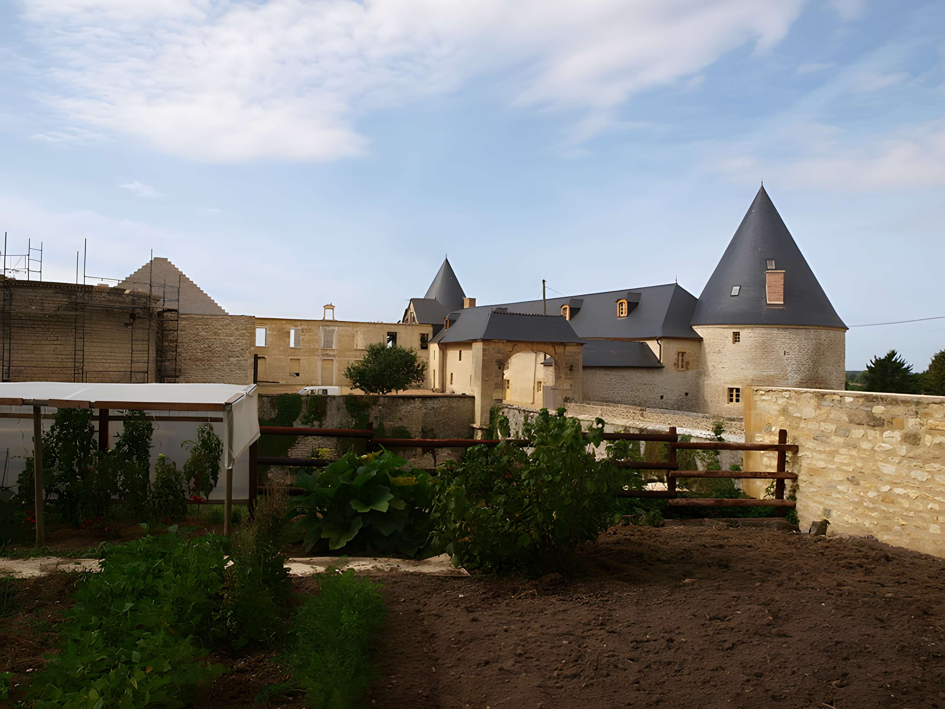 Ferme fortifiée de Charbogne