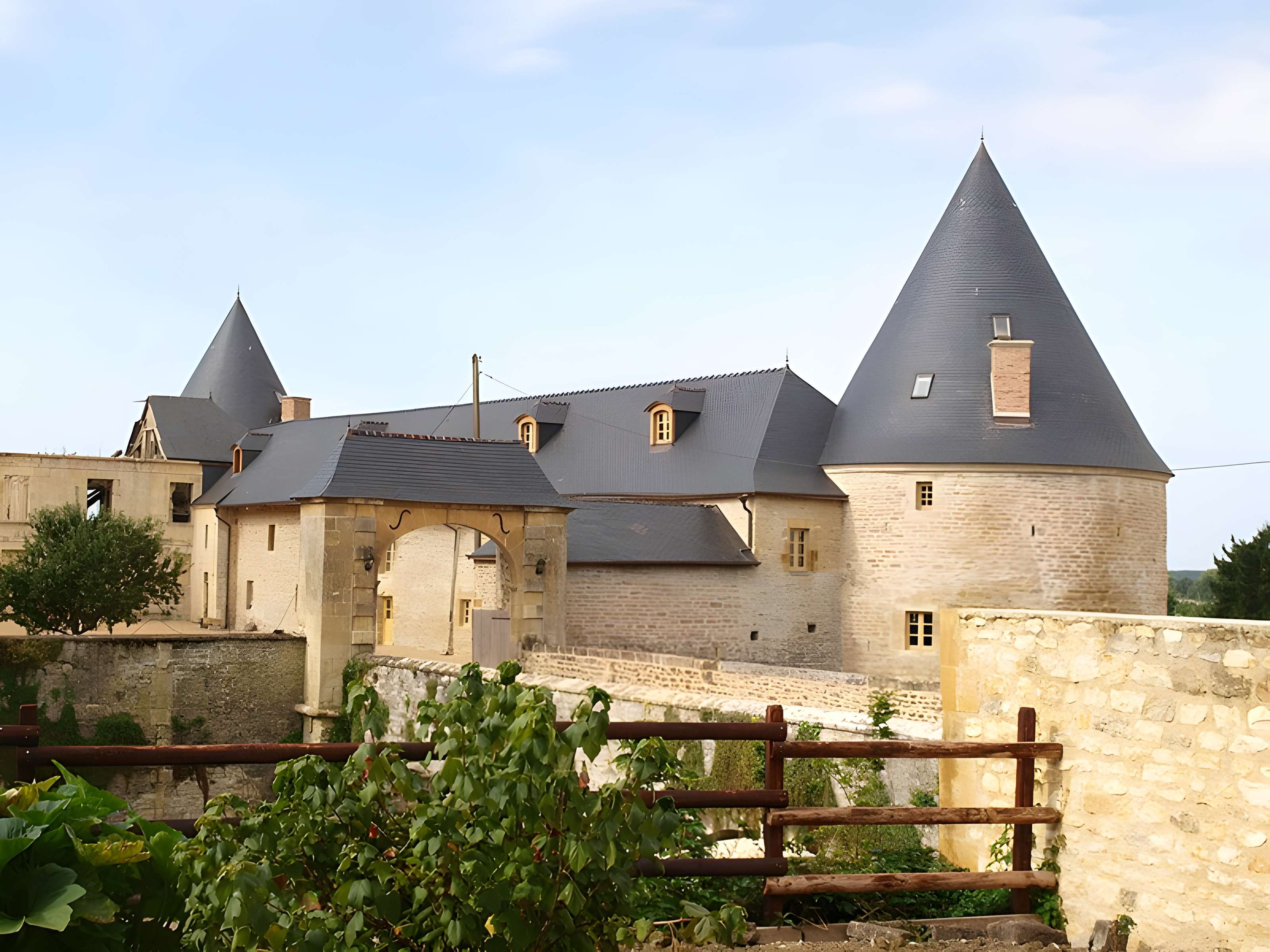 Ferme fortifiée de Charbogne