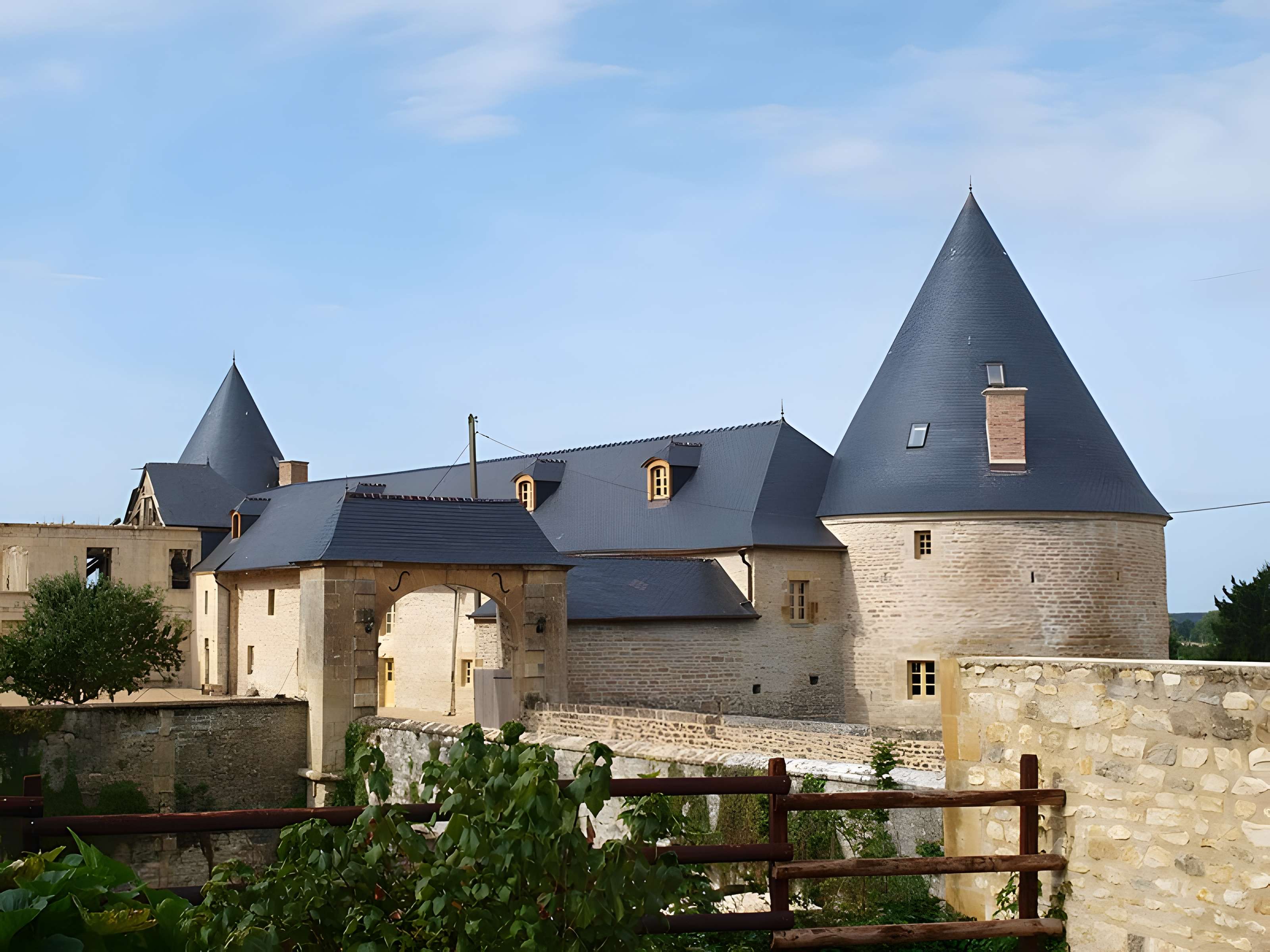 Ferme fortifiée de Charbogne