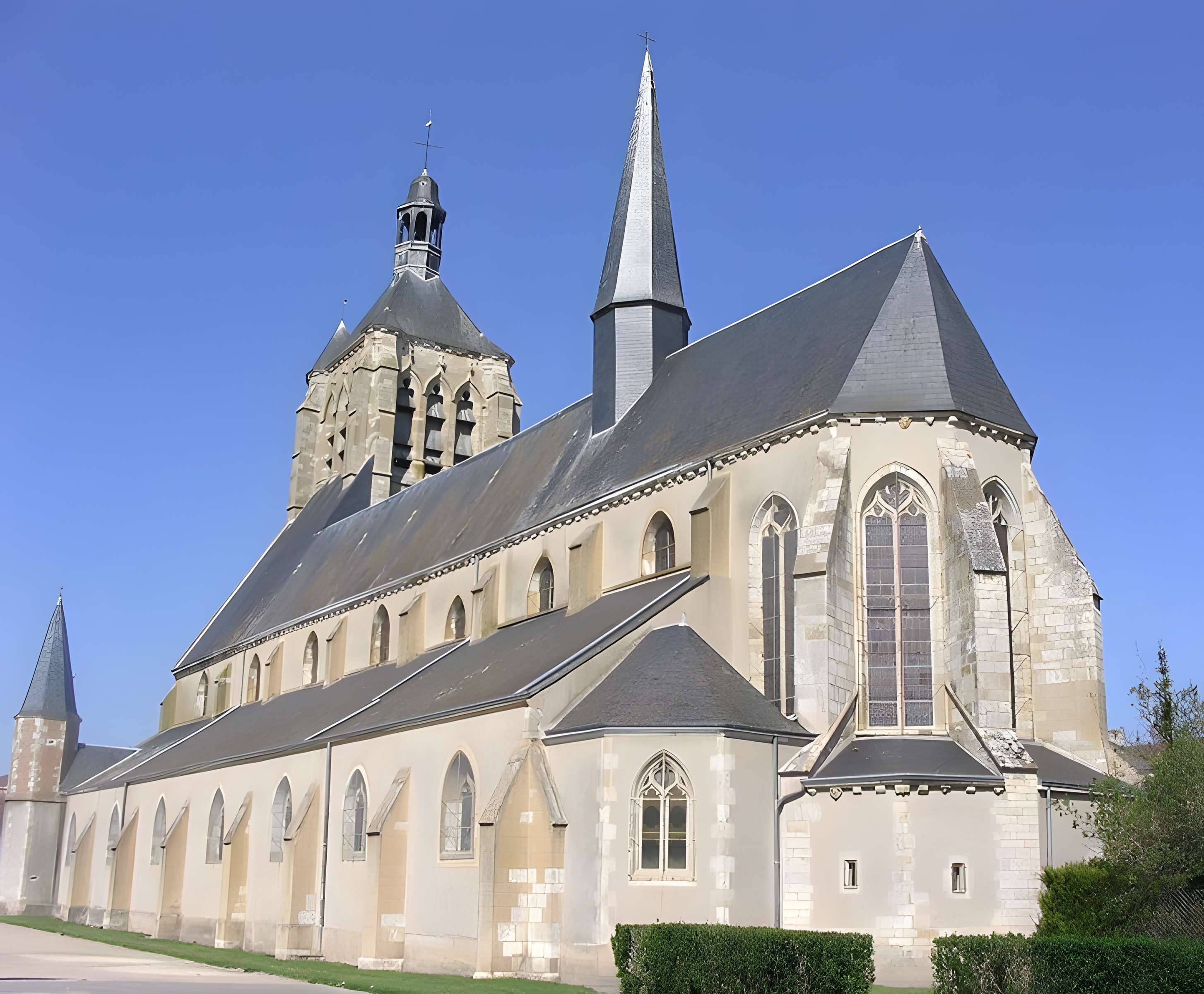 Église Saint-Symphorien de Neuville-aux-Bois 