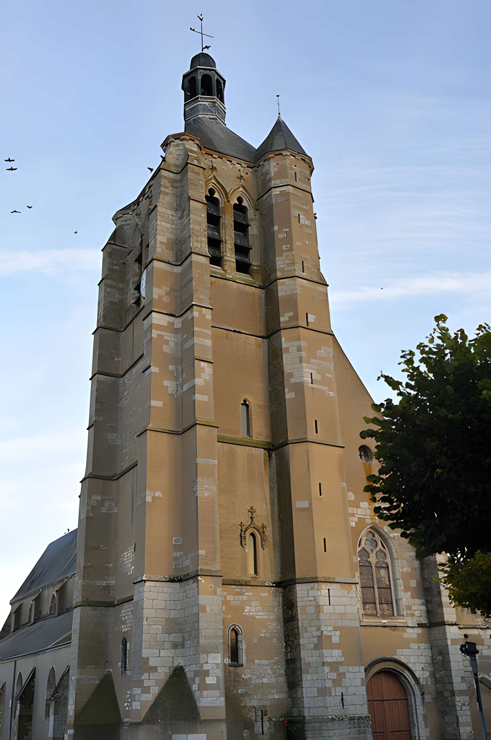 Église Saint-Symphorien de Neuville-aux-Bois