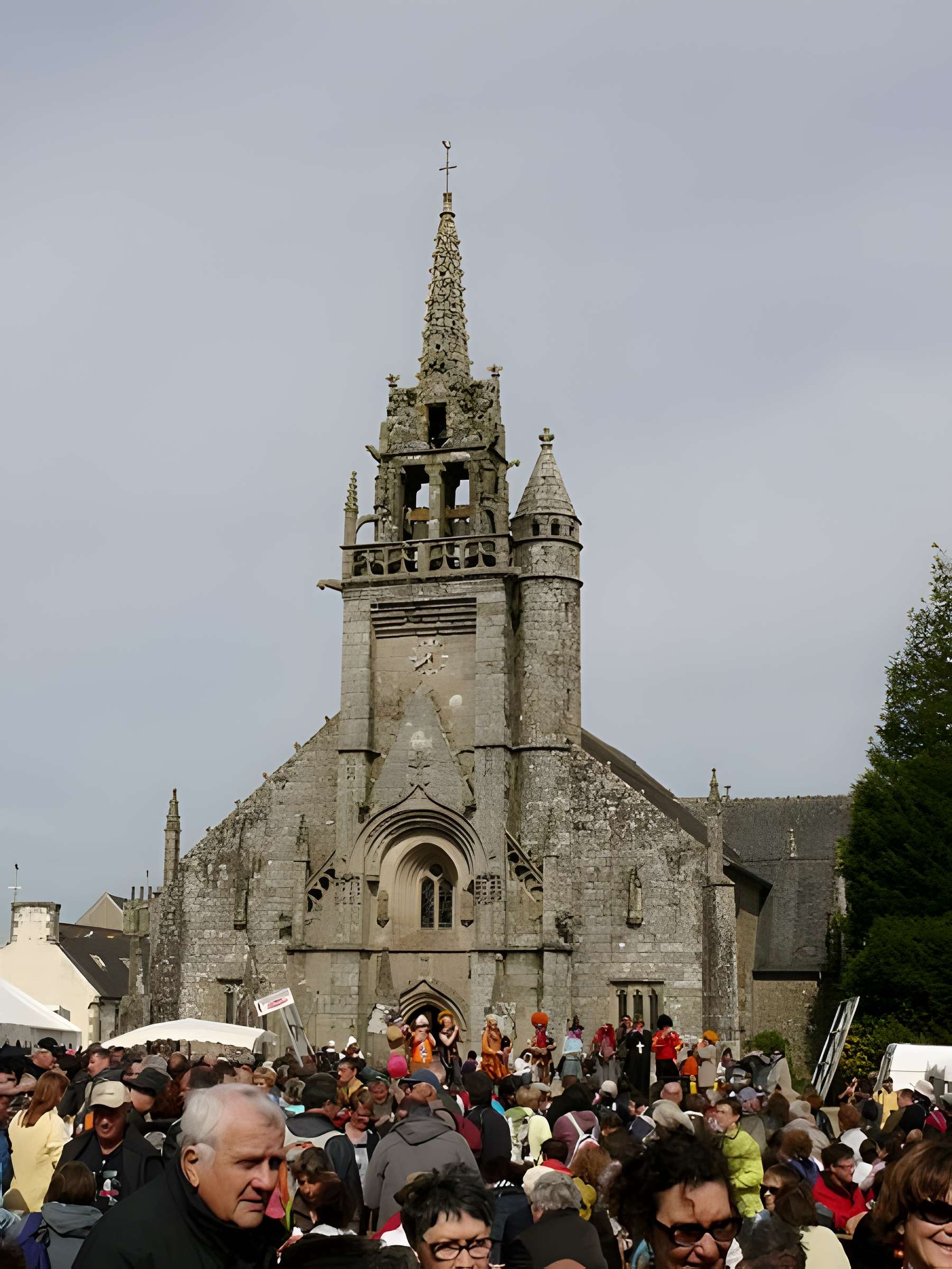 Église Saint-Ténénan de Guerlesquin