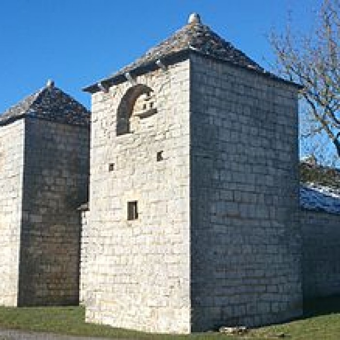 Photo de Ferme fortifiée des Brouzes à Saint-Georges-de-Luzençon