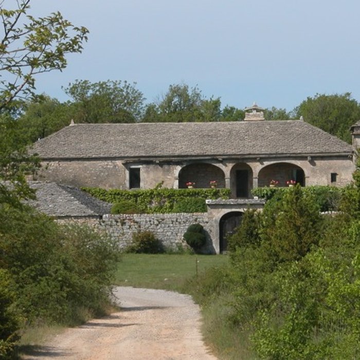 Photo de Ferme fortifiée des Brouzes à Saint-Georges-de-Luzençon