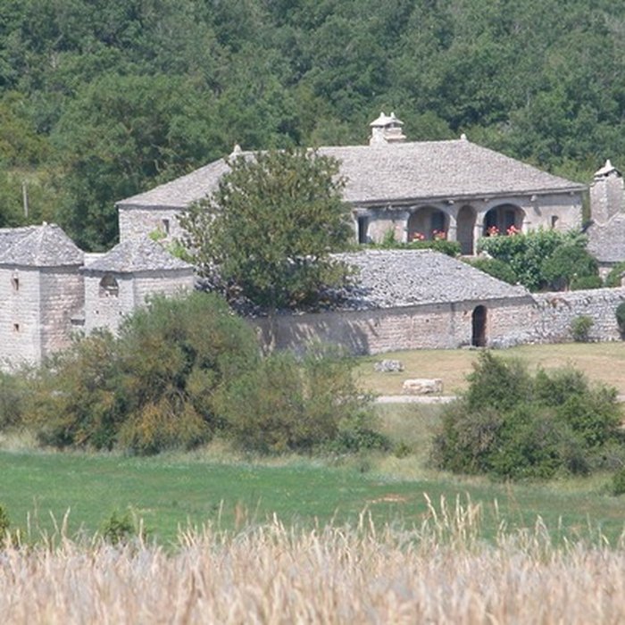 Photo de Ferme fortifiée des Brouzes à Saint-Georges-de-Luzençon