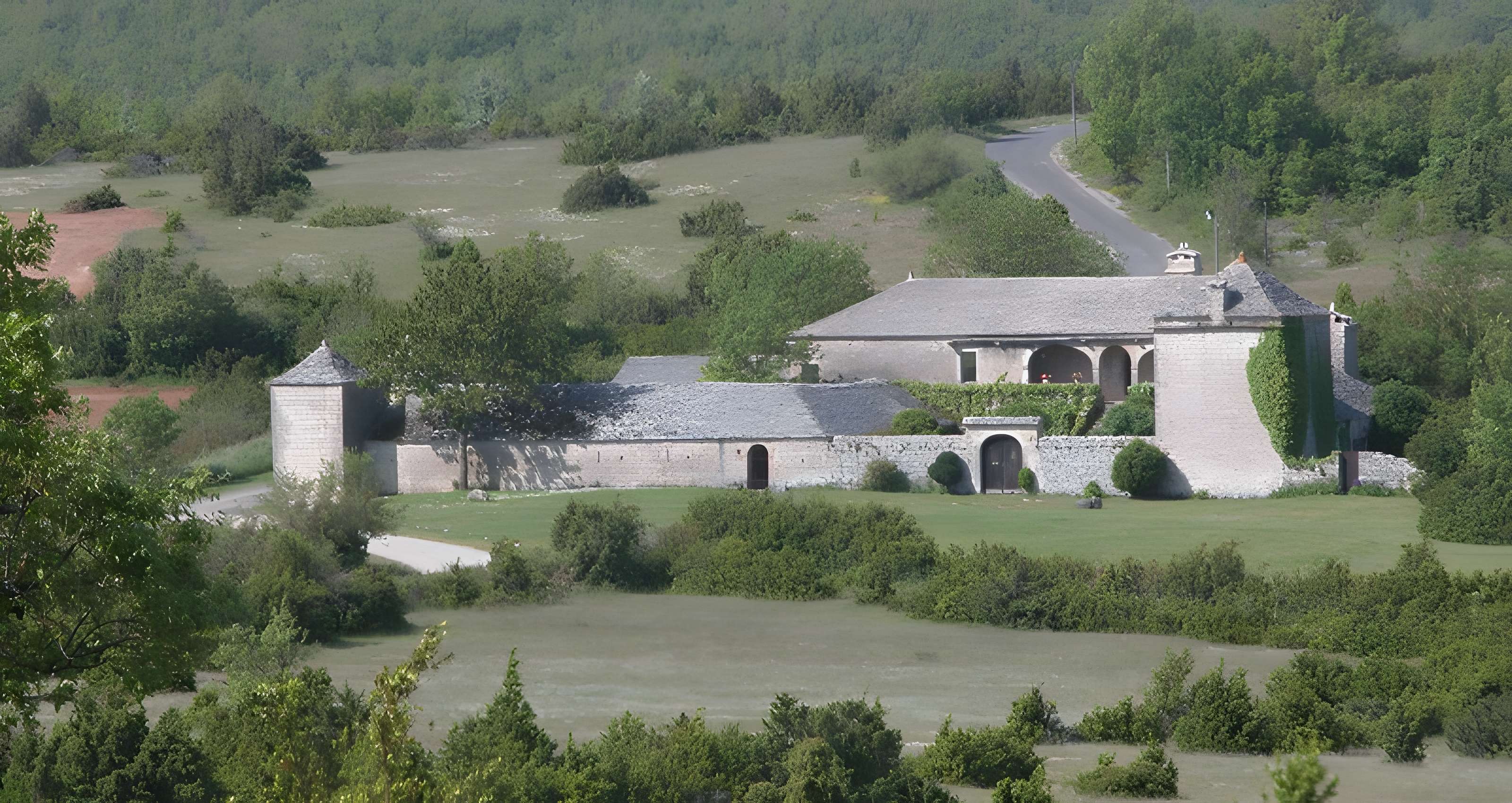 Ferme fortifiée des Brouzes à Saint-Georges-de-Luzençon