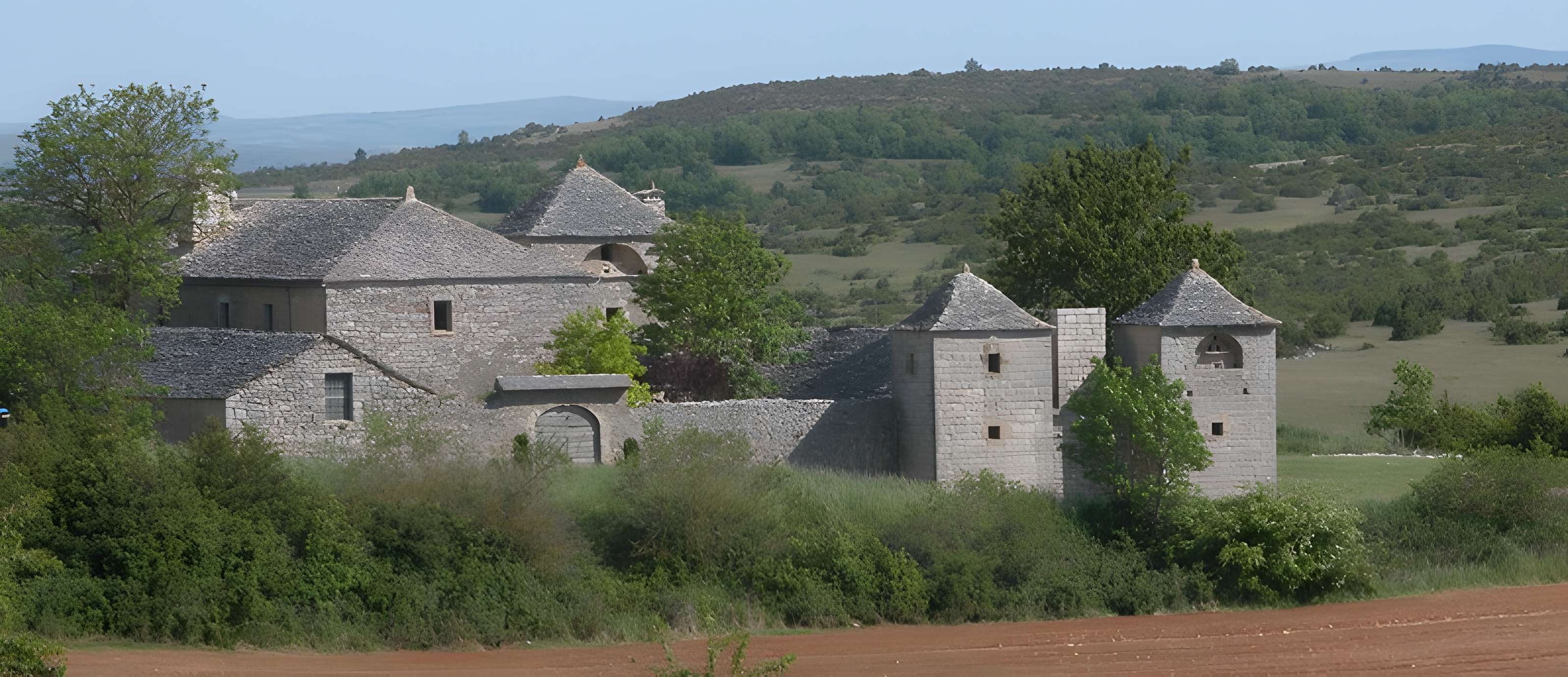 Ferme fortifiée des Brouzes à Saint-Georges-de-Luzençon