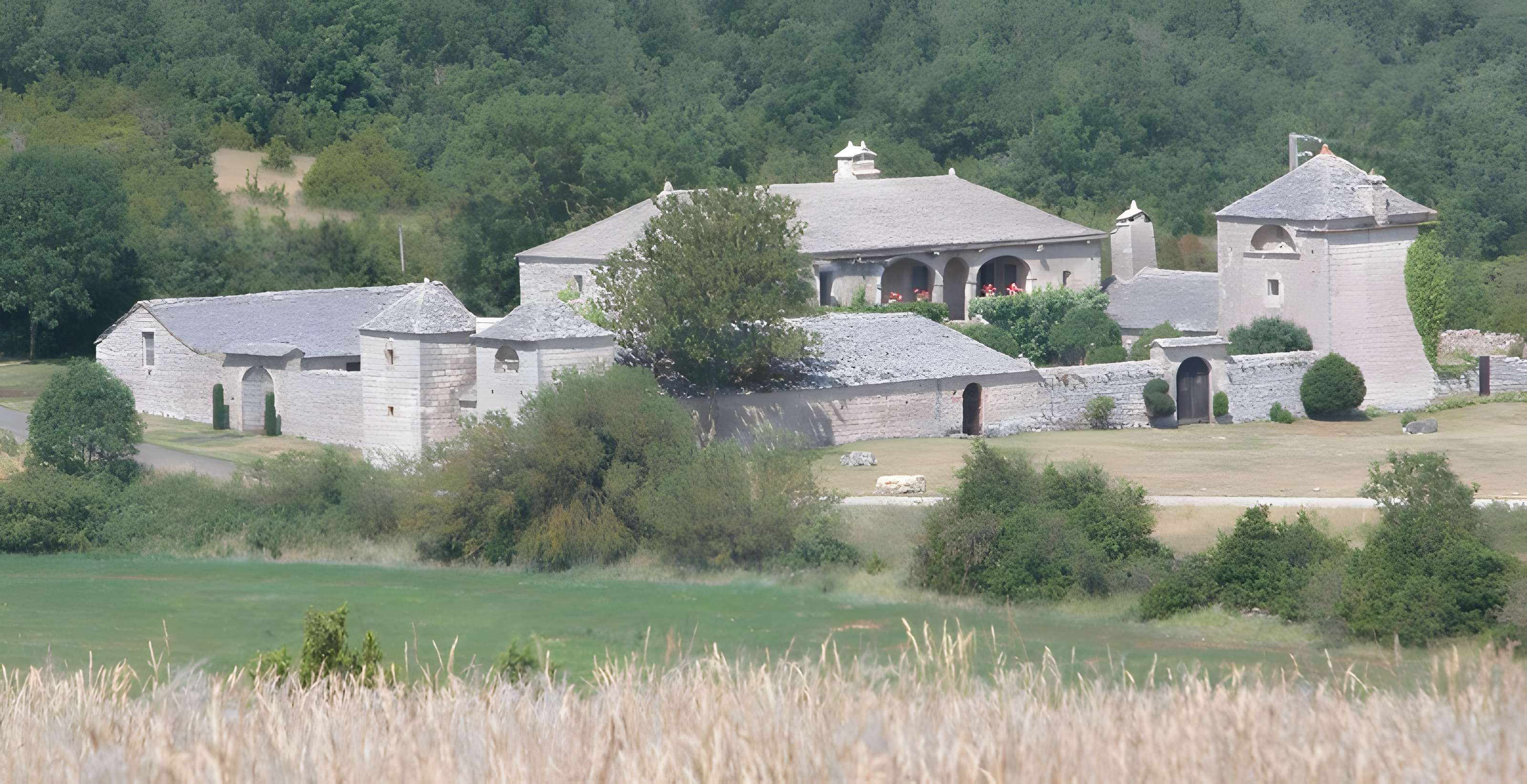 Ferme fortifiée des Brouzes à Saint-Georges-de-Luzençon