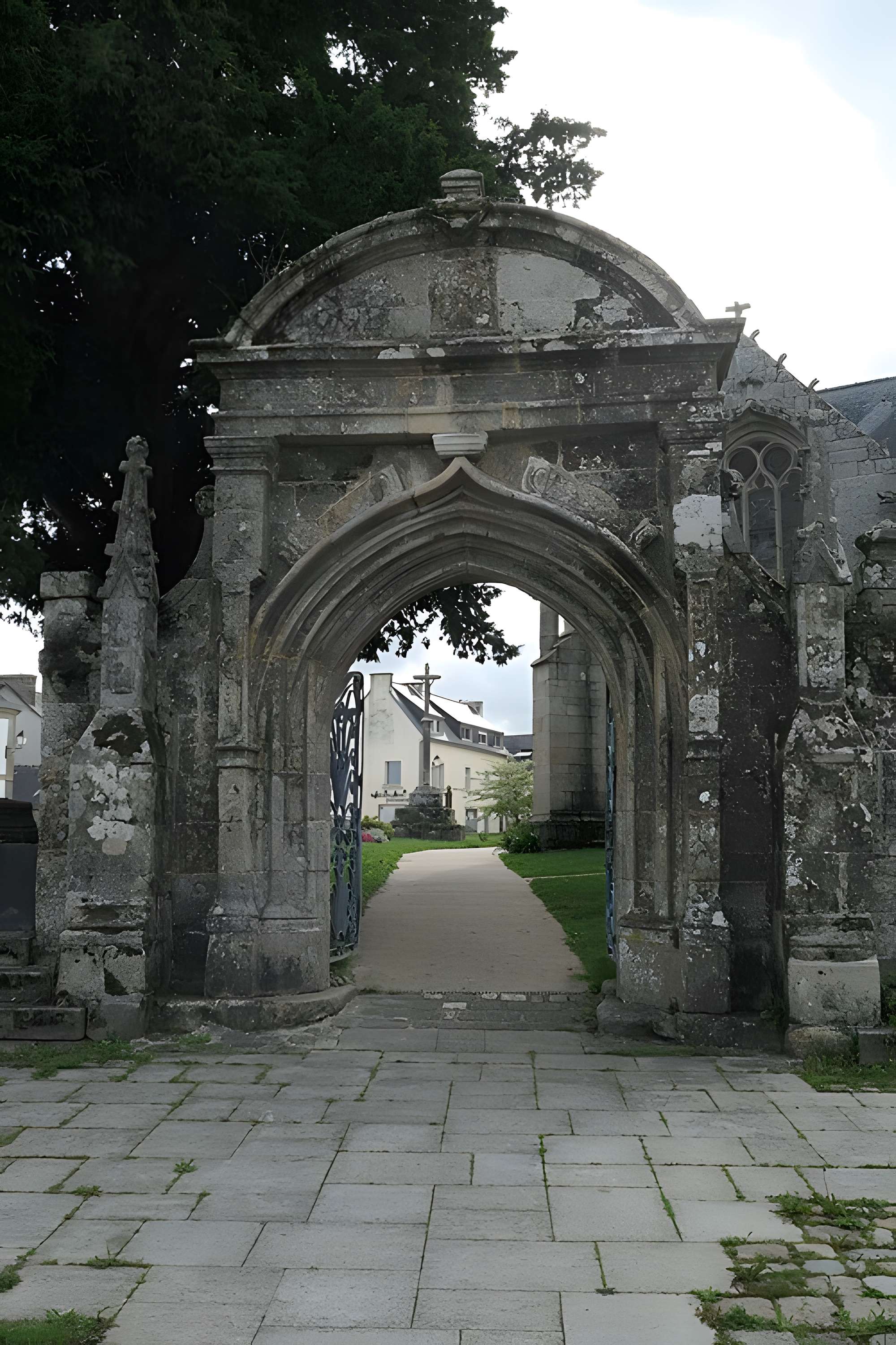Église Saint-Thurien de Plogonnec