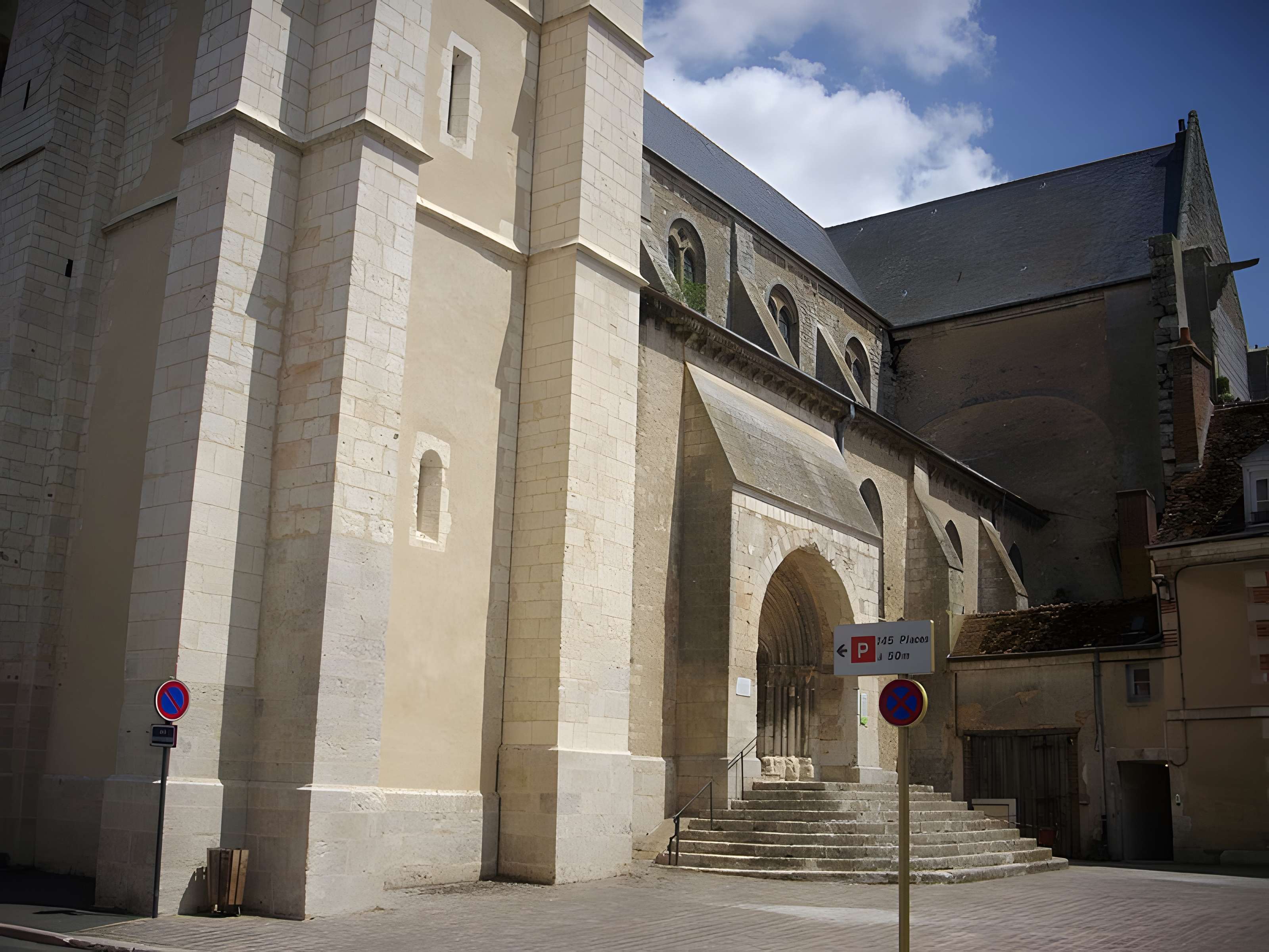 Église Saint-Valérien de Châteaudun